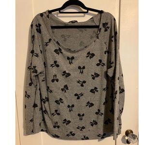 Forever 21 , 3x sweatshirt with bow print